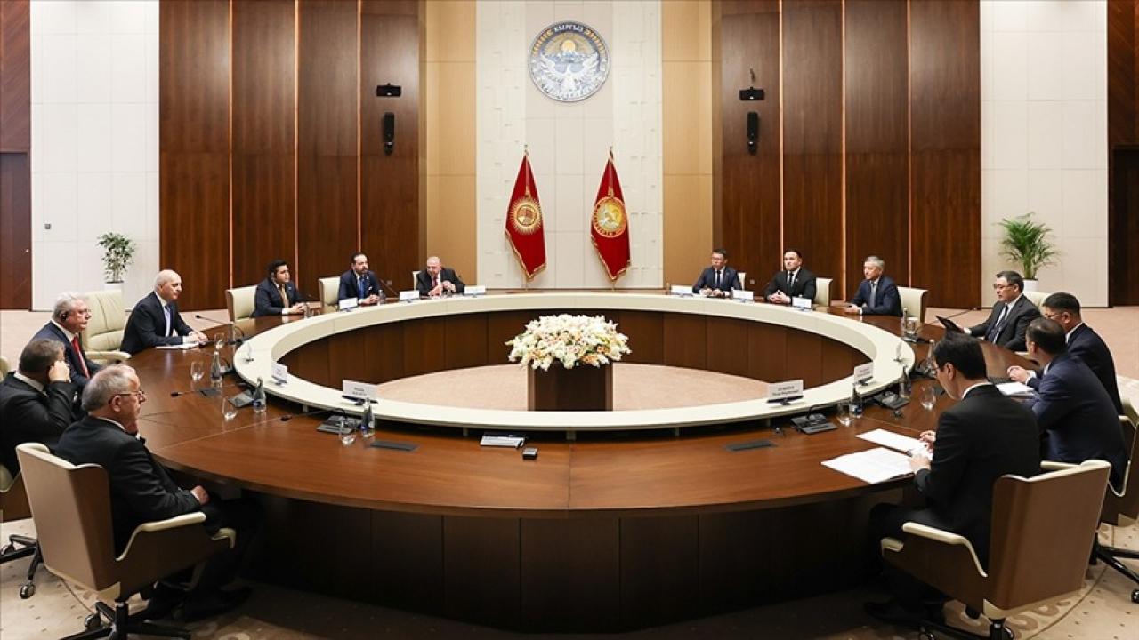 Kurtulmuş, Caparov ve Turgunbek Uulu ile bir araya geldi