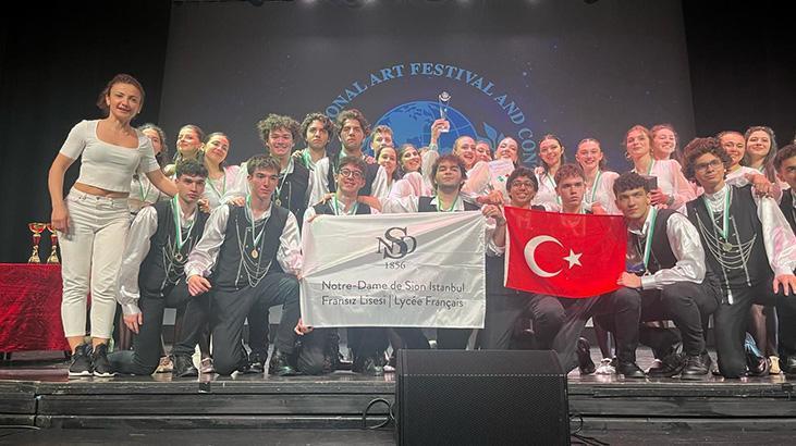Liselilerden büyük zafer: Roma’dan birincilik ve büyük ödülle döndüler