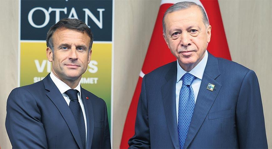 Macron’dan bayram telefonu