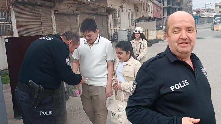 Nevruzda çocuklara pamuk şeker dağıtan polisten bu kez de bayram şekeri