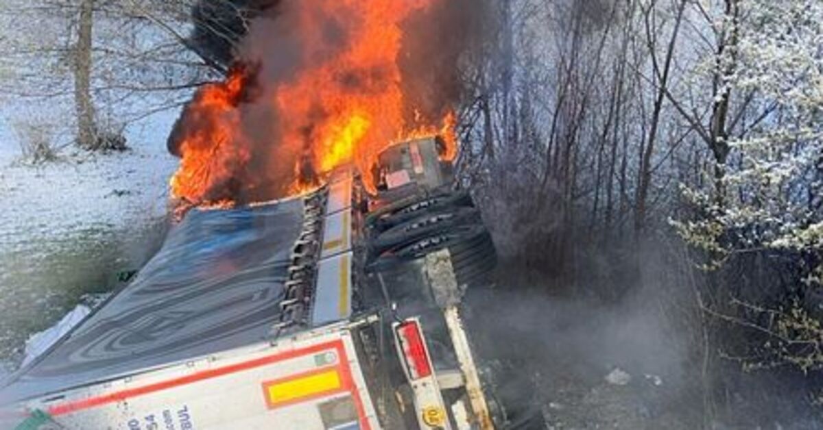 Sivas haberleri: Devrilen TIR alev aldı! Yürek yakan kaza | SON DAKİKA HABERLER | Son dakika haberleri