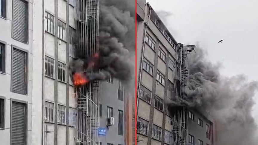 Sultangazi’de ayakkabı imalathanesinde korkutan yangın! Çalışanlar yangın merdiveniyle kurtarıldı
