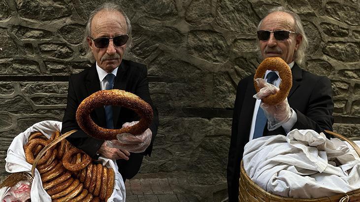 Takım elbiseli, kravatlı simitçi kentin ilgi odağı oldu!