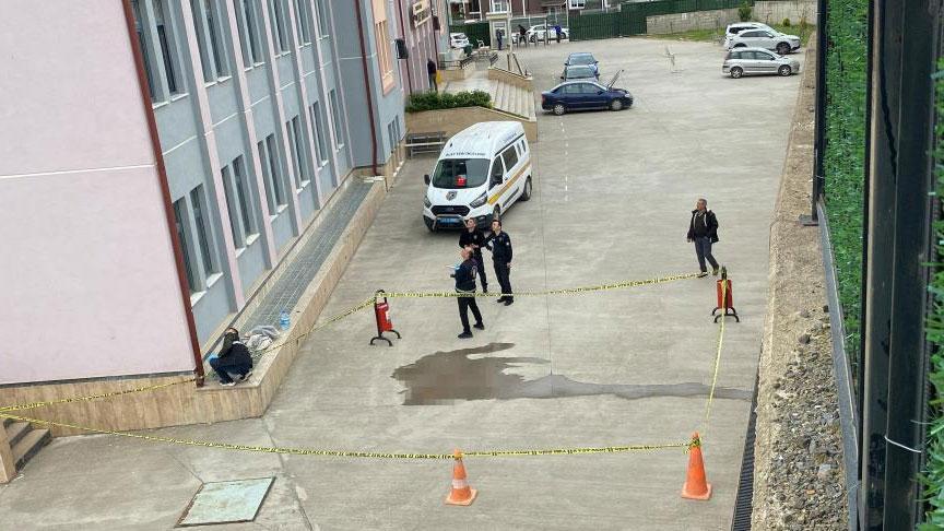 Yer: Kocaeli! Okulun 4’üncü katından düşen liseli genç kız ağır yaralandı