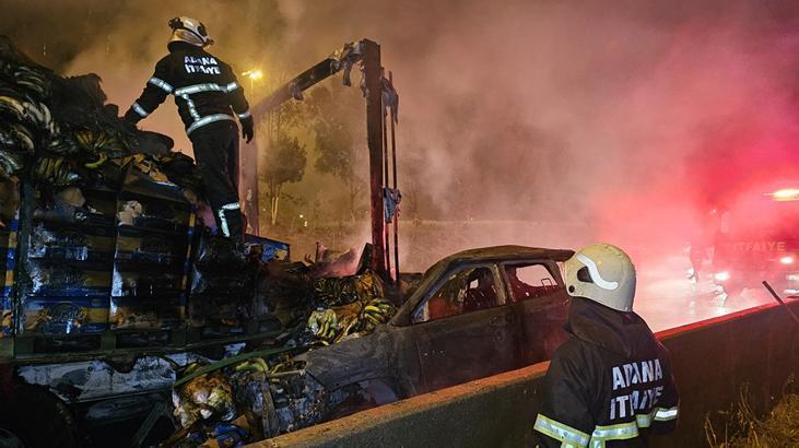 Adana’da feci kaza! TIR’a çarpıp alev alan otomobildekileri çevredekiler kurtardı