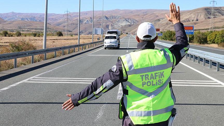 Bakan Yerlikaya: 498 bin 666 araca-sürücüye işlem yapıldı