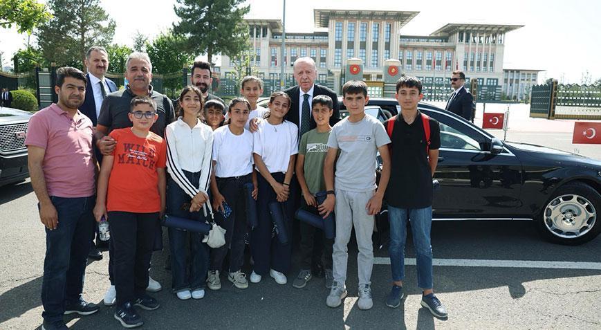 Cumhurbaşkanı Erdoğan Adıyamanlı çocuklarla bir araya geldi