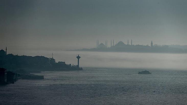 İstanbul Boğazı’nda gemi trafiği sis nedeniyle geçici olarak durduruldu