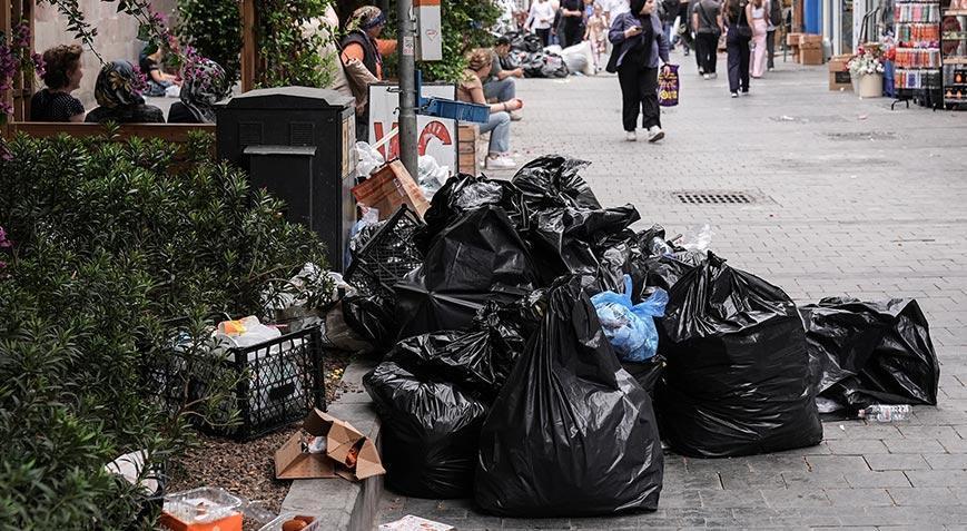 İzmir’de işçiler greve gitti, sokaklarda çöp yığınları oluştu