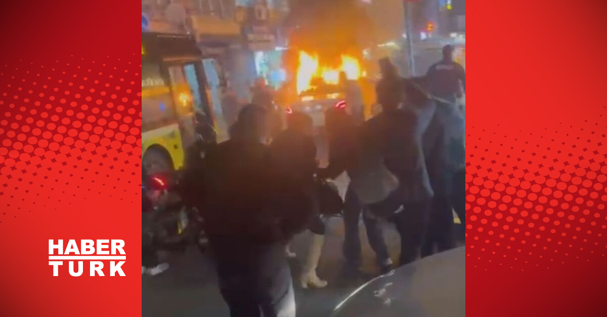 Küçükçekmece'de şampiyonluk kutlamalarında içerisinde havai fişek patlayan otomobil yandı