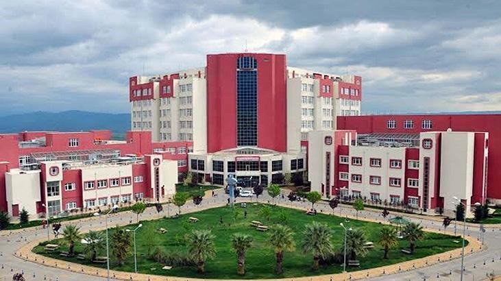 Profesör ve sekreterine ‘bıçak parası’ adı altında rüşvet aldıkları iddiasıyla gözaltı