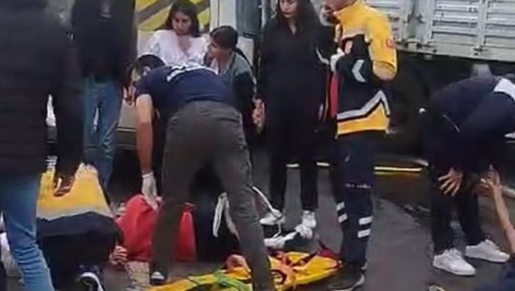 Şanlıurfa’da öğrenci servis minibüsü, TIR’a çarptı: 9 yaralı