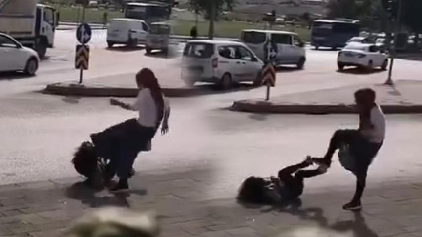 Yer: Gaziantep! İki kadın birbirine girdi