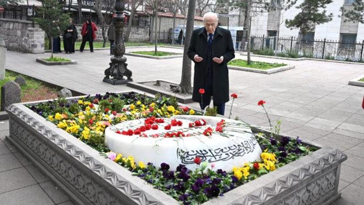 Bahçeli, Muhsin Yazıcıoğlu’nun kabrini ziyaret etti