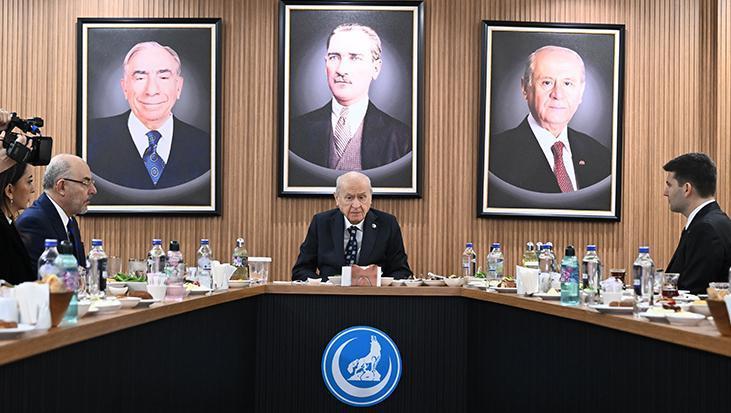 Bahçeli'den Ülkü Ocakları Eğitim ve Kültür Vakfına bayram ziyareti