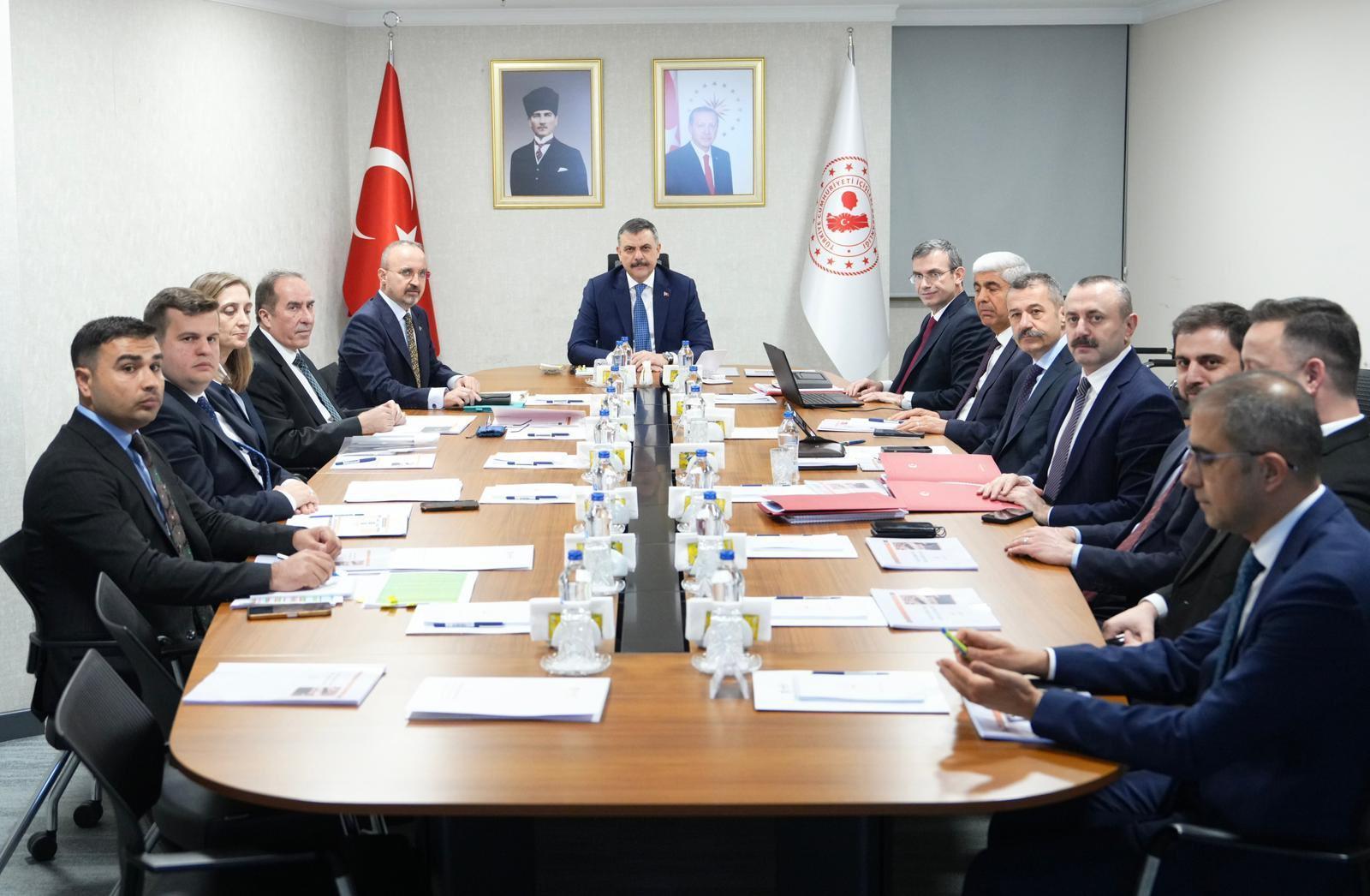 Bakan Çiftçi, Hukuk Hizmetleri Genel Müdürlüğünün çalışmaları hakkında bilgi aldı