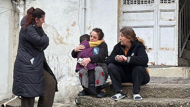 Evde tek başına olan çocuk çakmakla oynarken evi yaktı