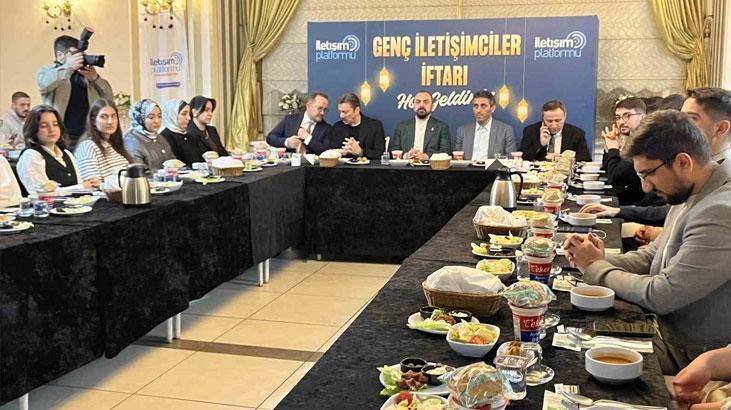 İstanbul’da iletişim fakültesi öğrencileri AK Parti’nin düzenlediği iftarda buluştu