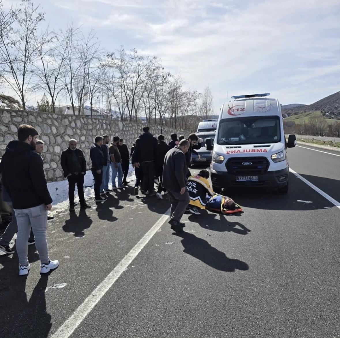 İstinat duvarına çarpan otomobil devrildi: 5 yaralı