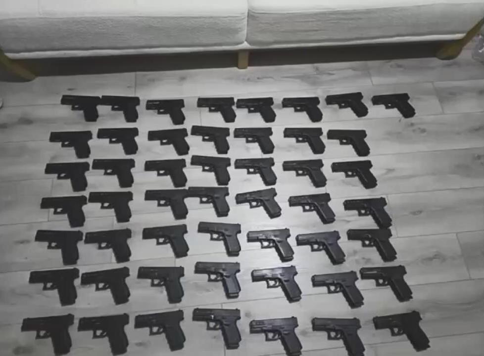 Kaçak silah operasyonu! Ev ve araçtan cephanelik çıktı