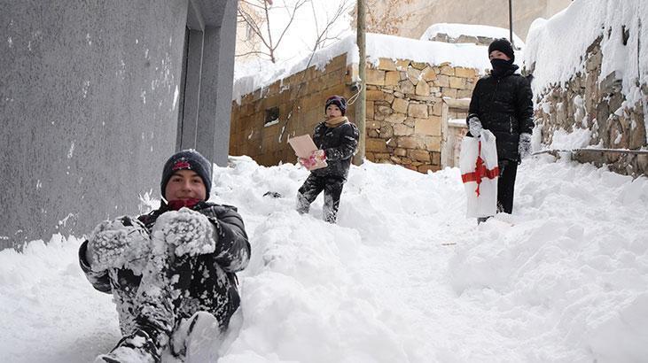 Kent güne 15 santimetre karla uyandı