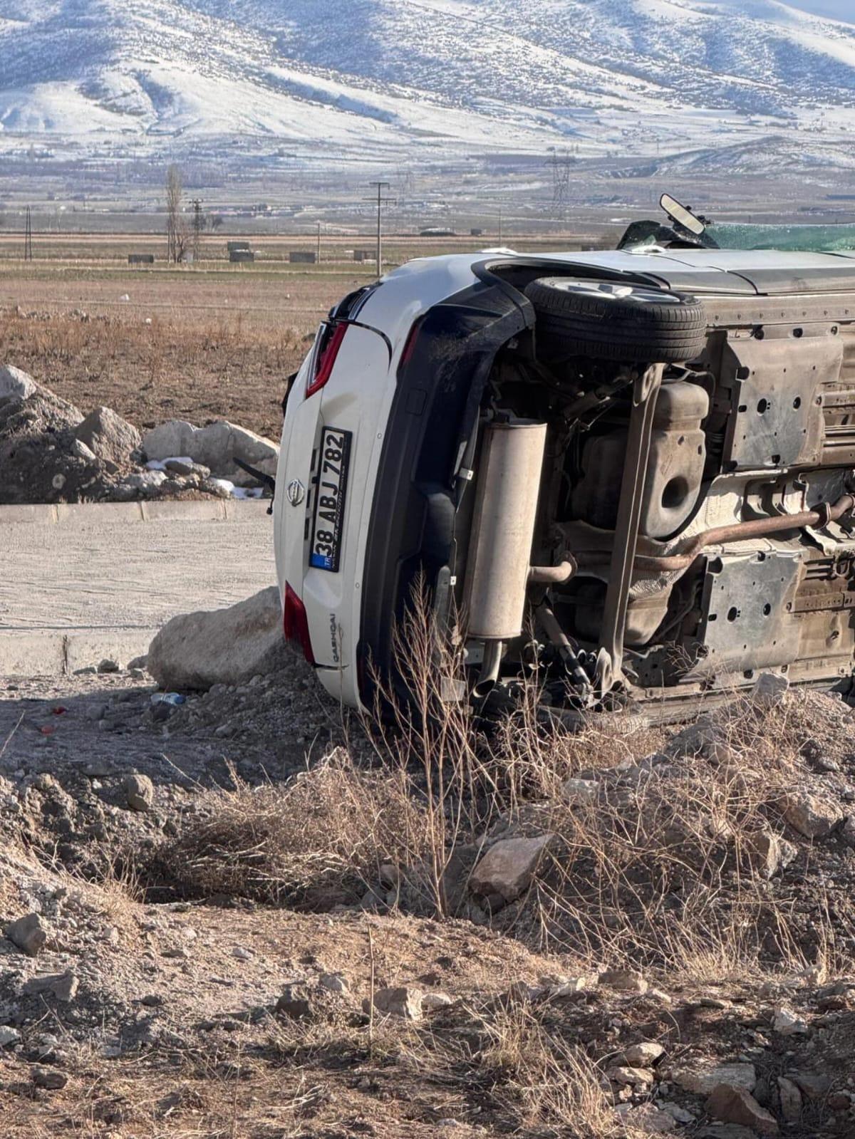 Niğde'de otomobil takla attı: 2 yaralı