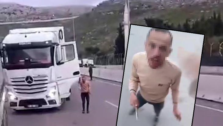Sınır kapısında yol kavgası kamerada! 'Aynama vurdun' diyen TIR şoförü demir sopayla saldırdı