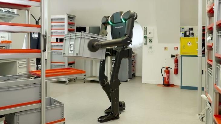 350 insansı robot, otomobil fabrikasında işe başlıyor