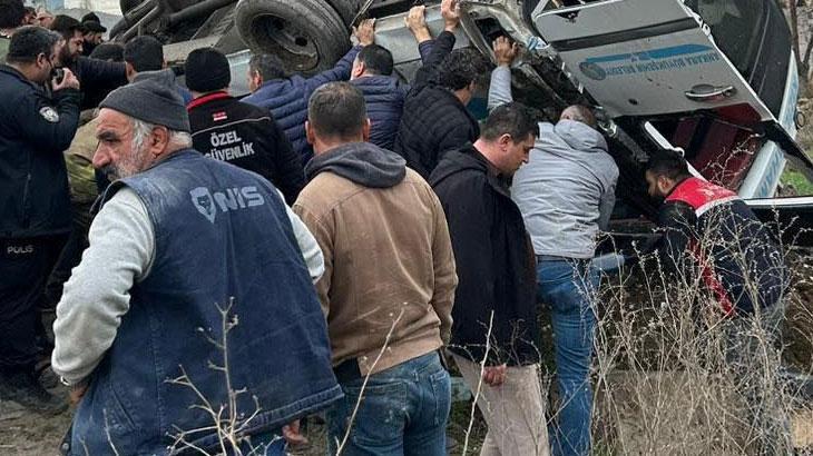 Ankara'da feci kaza: Özel halk otobüsü üst geçide çarptı: 5 ölü!