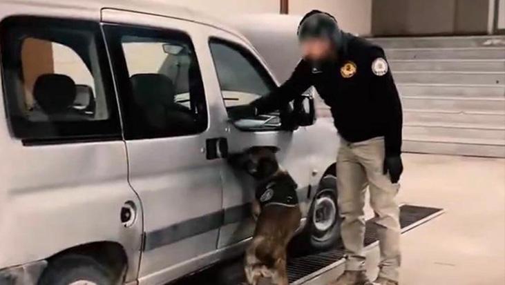 Narkotik köpeği yine yanılmadı! Direksiyon aksamından uyuşturucu çıktı