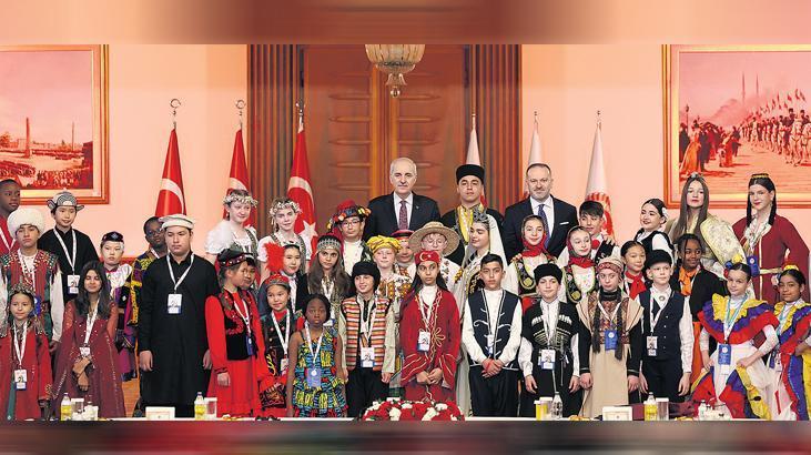 Numan Kurtulmuş dünya çocuklarını kabul etti: 23 Nisan’ın neşesini kendi ülkelerinize taşıyın