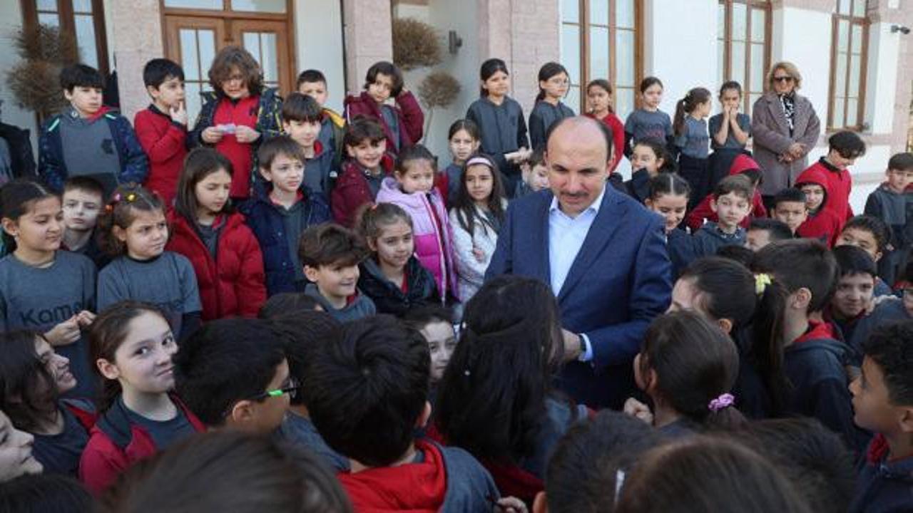 Taş Bina’da anlamlı ziyaret: Başkan Altay öğrencilerle bir araya geldi