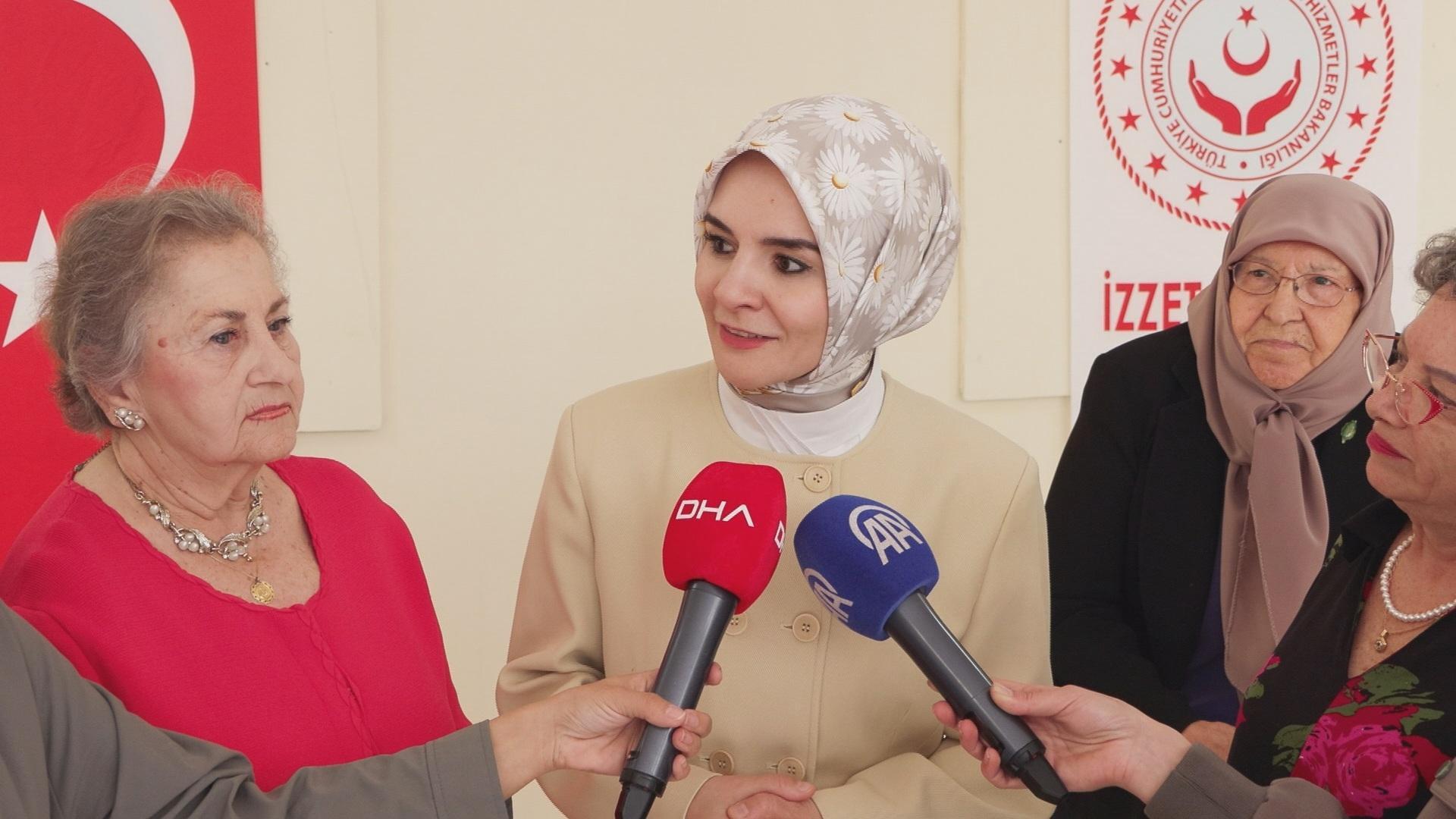 Bakan Göktaş'tan İstanbul'da huzurevine Anneler Günü ziyareti