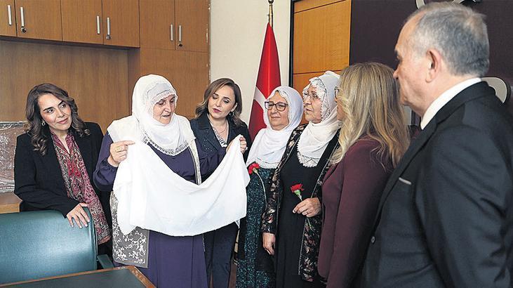 Barış Anneleri’nden Bahçeli’ye ‘beyaz tülbent’