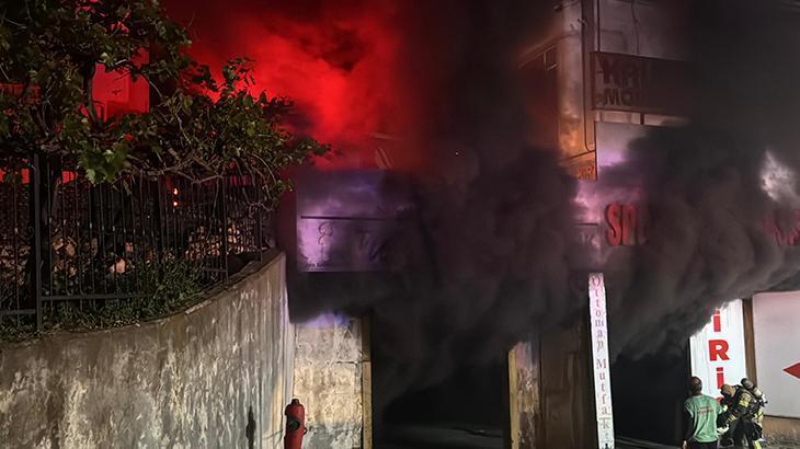 Başakşehir'de sanayi sitesinde yangın; 7 saat sonra kontrol altına alındı