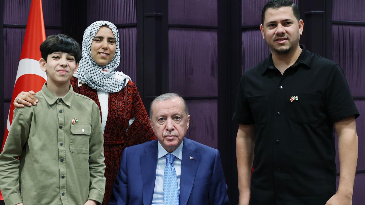 Cumhurbaşkanı Erdoğan, Gazzeli Ebu Cezer ve ailesini kabul etti