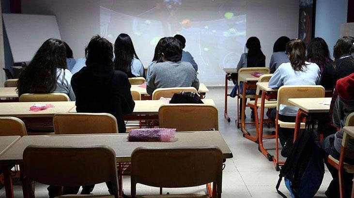 Dört öğrenciden biri silahlı çocuğa rastlıyor