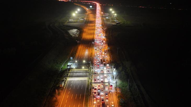 Havadan görüntülendi! Büyük göç başladı; bazı noktalarda trafik durma noktasına geldi