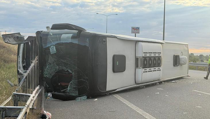 İstanbul-İzmir Otoyolu’nda can pazarı! Yolcu otobüsü devrildi