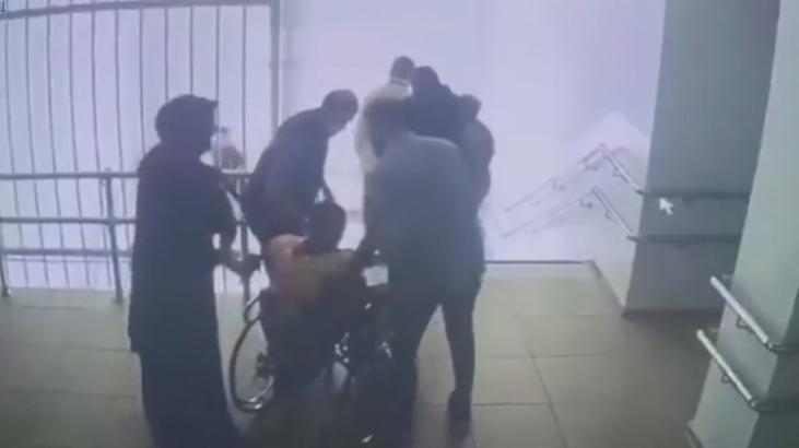 Malatya’daki depremde yürekleri ısıtan anlar! Görme engelli öğrenciyi kucaklarında taşıdılar
