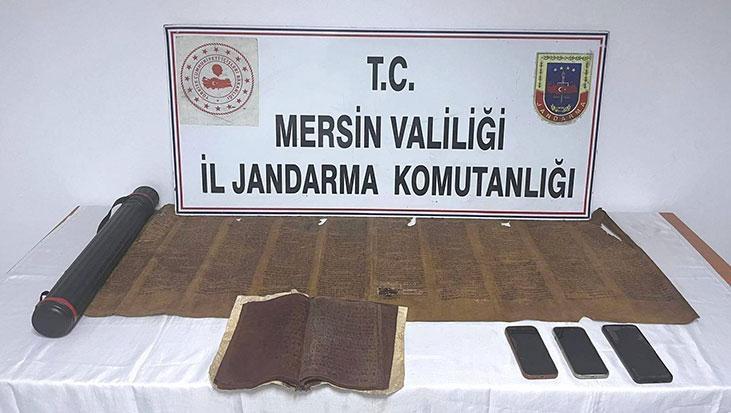 Mersin'de tarihi eser operasyonu! Tevrat ele geçirildi