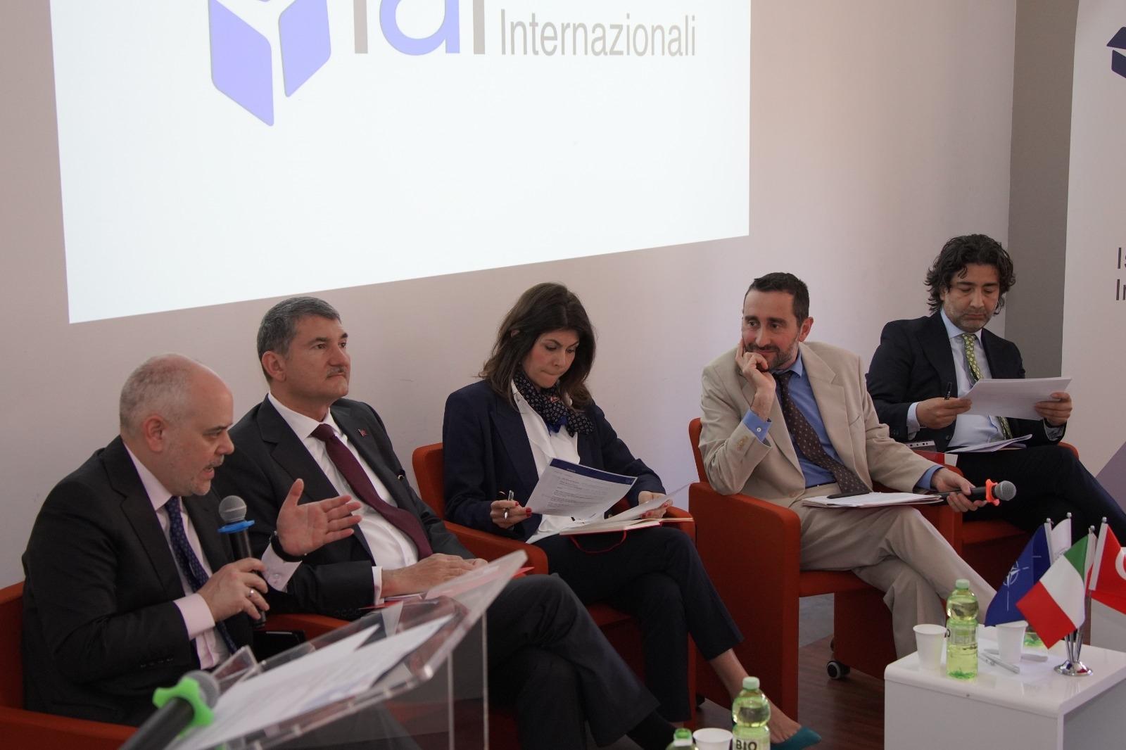 Roma’da 'Ankara NATO Zirvesi Ekseninde İttifakın Güney Kanadı' paneli düzenlendi