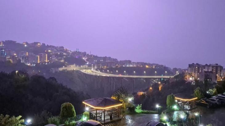 Trabzon’da şimşekler gökyüzünü aydınlattı! İşte o kareler