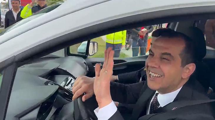 Vali 'efsane' aracıyla kent sokaklarında: Hayallerim gerçek oldu