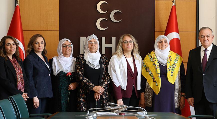 'Barış Anneleri'nden MHP'ye ziyaret! Görüşme 1 saat sürdü