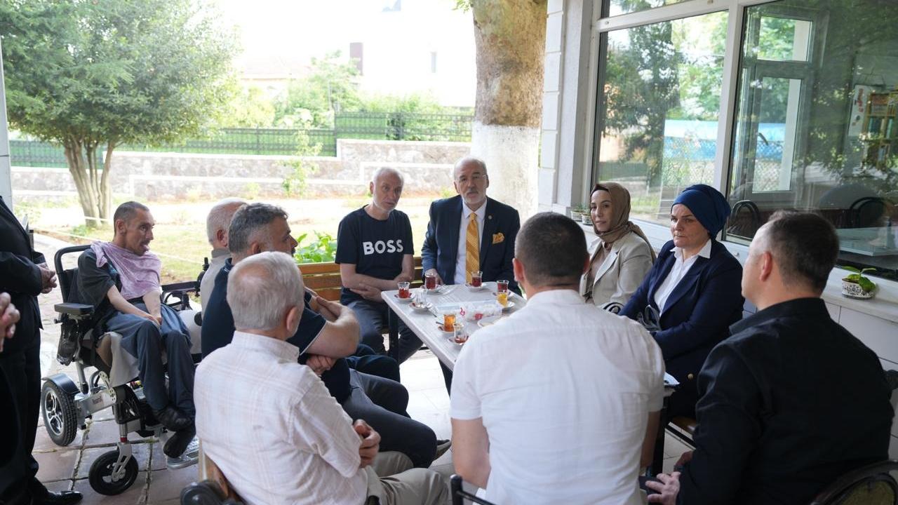 AK Partili milletvekilleri İstanbul’un nabzını sahada tutuyor