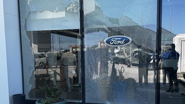 Antalya'da Otokoç galerisine silahlı saldırı! 13 kişi gözaltında