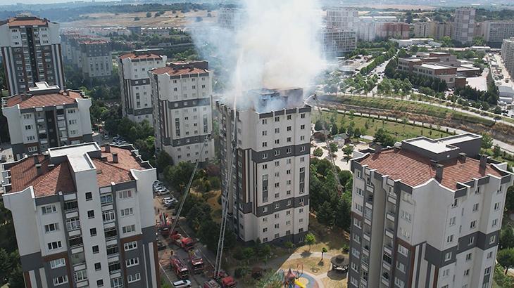 Küçükçekmece'de bir binanın çatısında yangın! 10 kişi hastaneye kaldırıldı