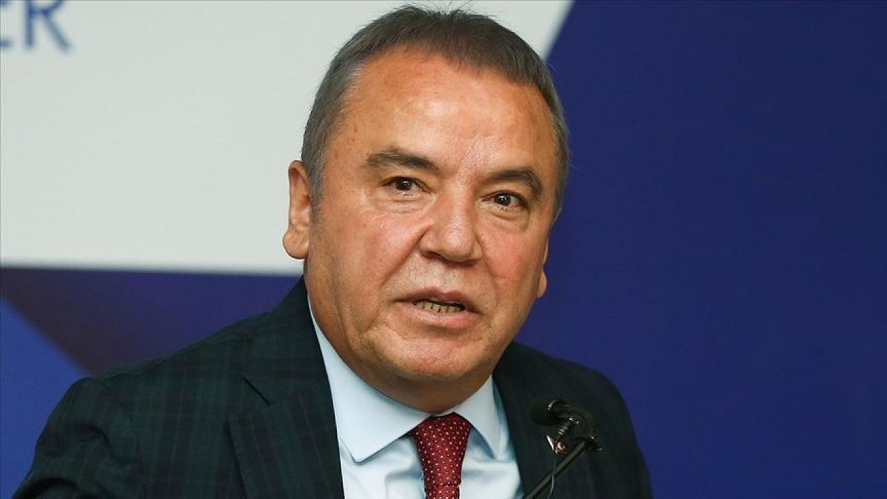 Muhittin Böcek hastaneye kaldırıldı