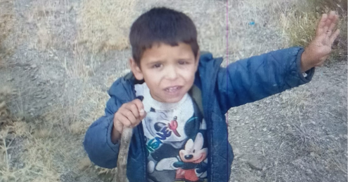 4 yaşındaki küçük Yunus Emre’nin ölümünde “cinayet” iddiası: Anne ve üvey baba dahil 5 aile üyesi gözaltında!